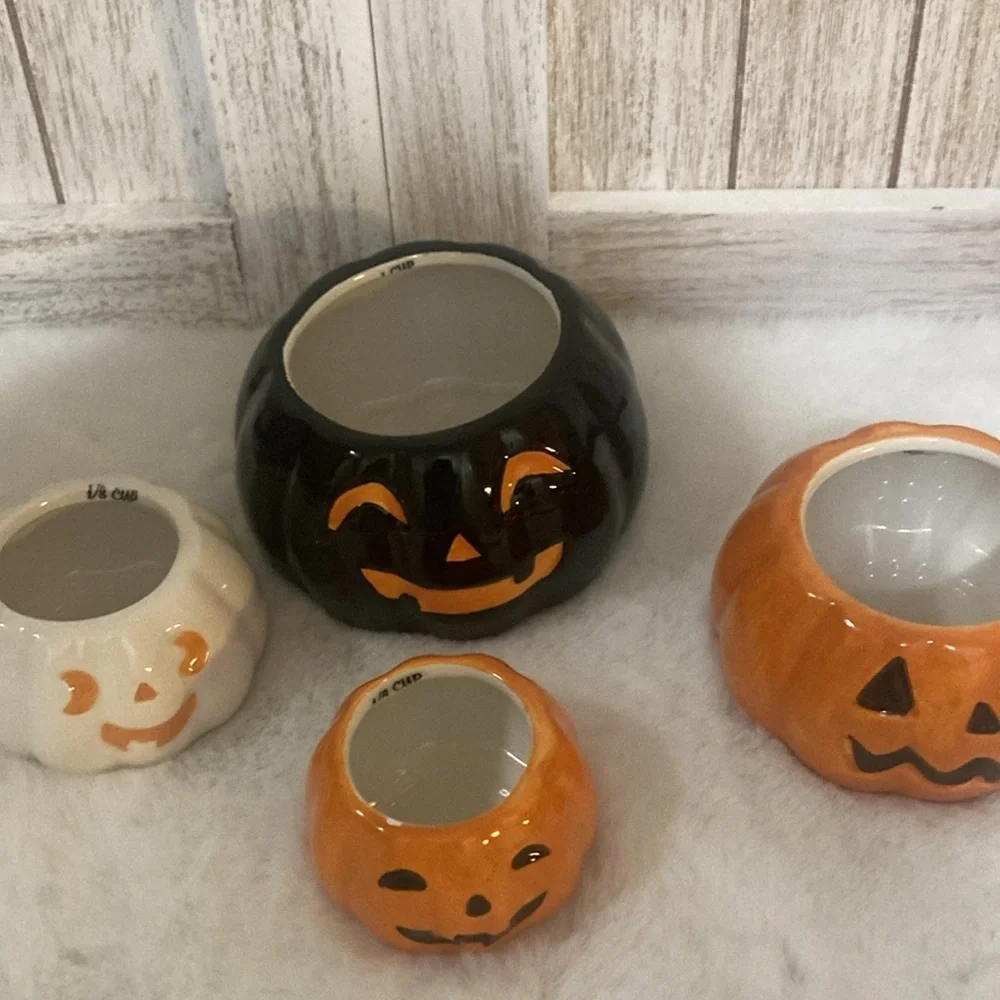 10 Strawberry Street Stacking Jack o Lantern Measuring Cups